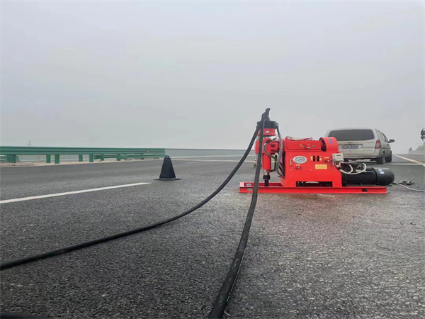 玉泉马路路基路面开裂下沉注浆加固灌浆